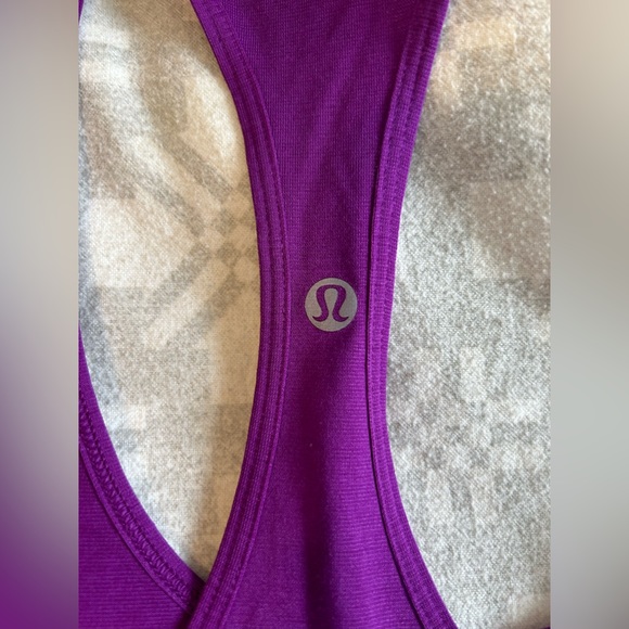 Lululemon tank top size 4 - Picture 3 of 3